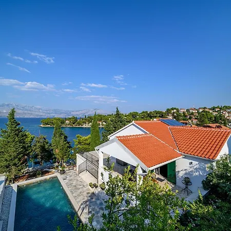 Marisol Villa *